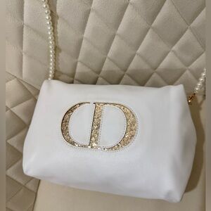 Elegant White Designer Bag with Pearl Strap